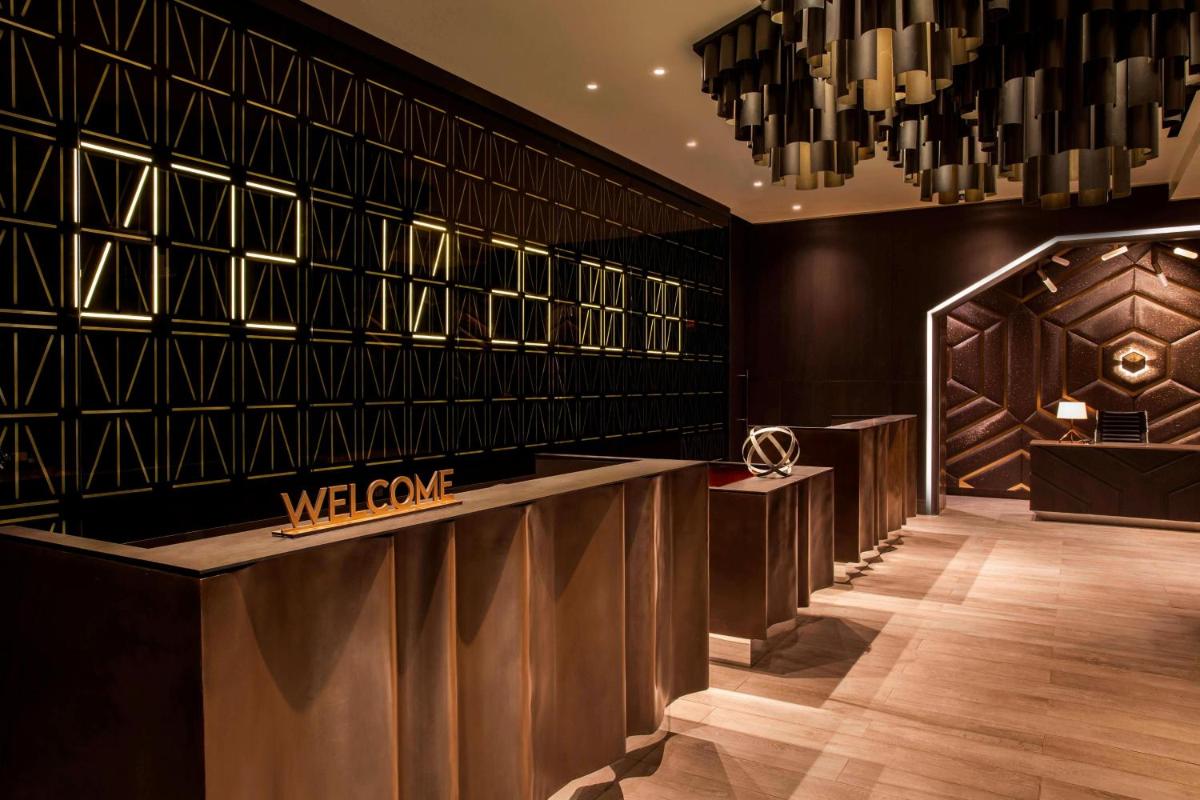 W New York - Times Square - Housity