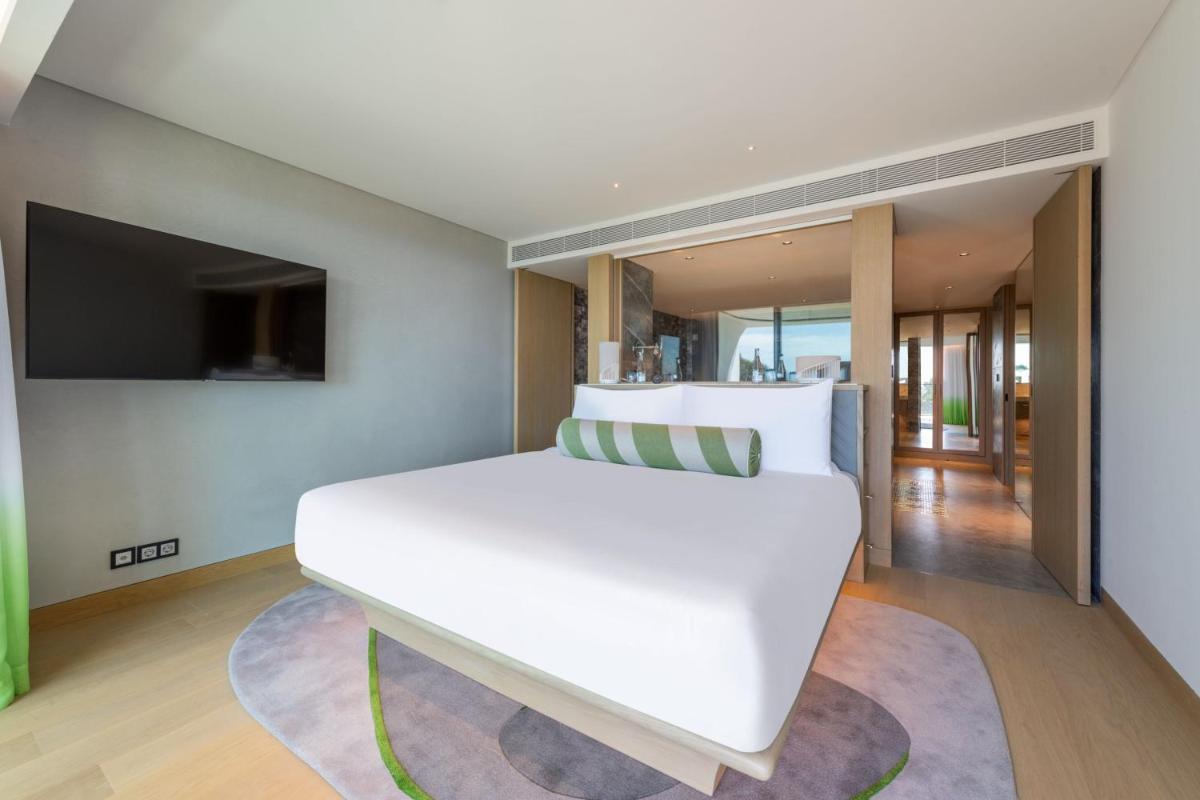 Uma cama ou camas num quarto em W Residences Algarve