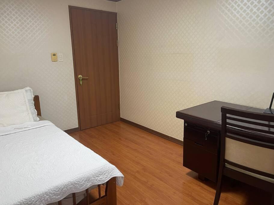 3 Bedroom Condo Unit With View - Housity