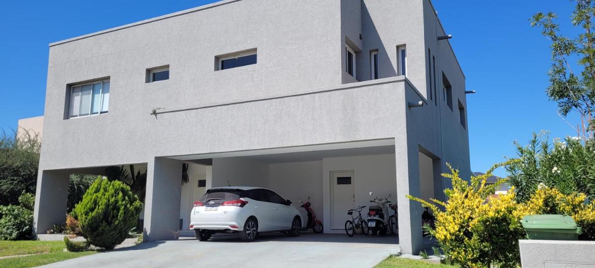 Exclusiva Casa San Sebastian Funes 5 personas - Housity