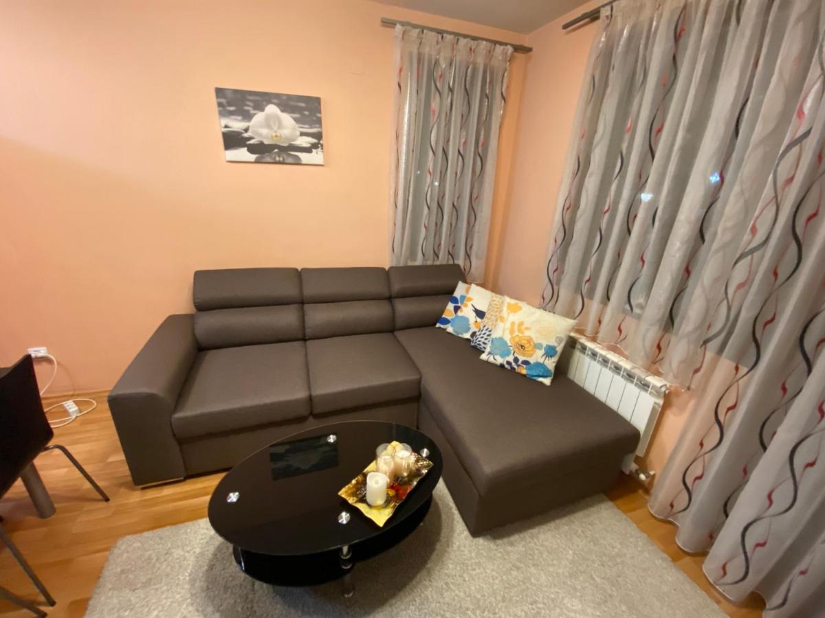 Mia's Apartment, Stylish One Bedroom Suite - Housity