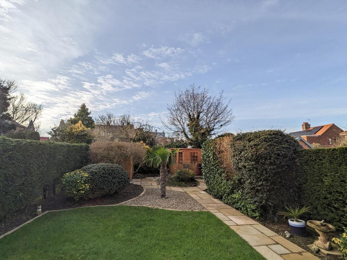 NORTH BEACH HOUSE - 3 Bedroom Fully Equipped Spacious House Perfect for Family Getaways in Bridlington - Housity