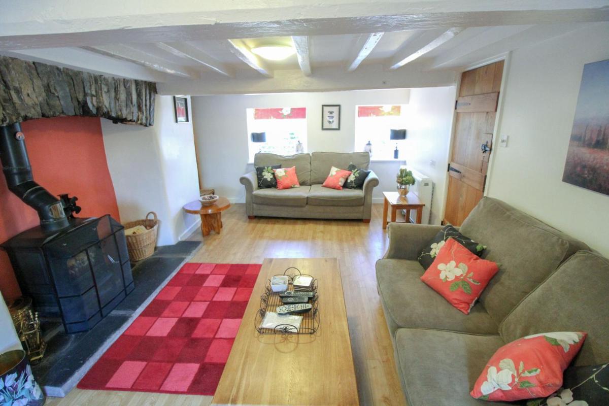 Woodside, Lakeside - Housity