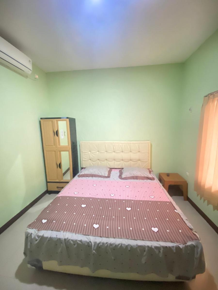 Karina Guest House Syariah - Housity