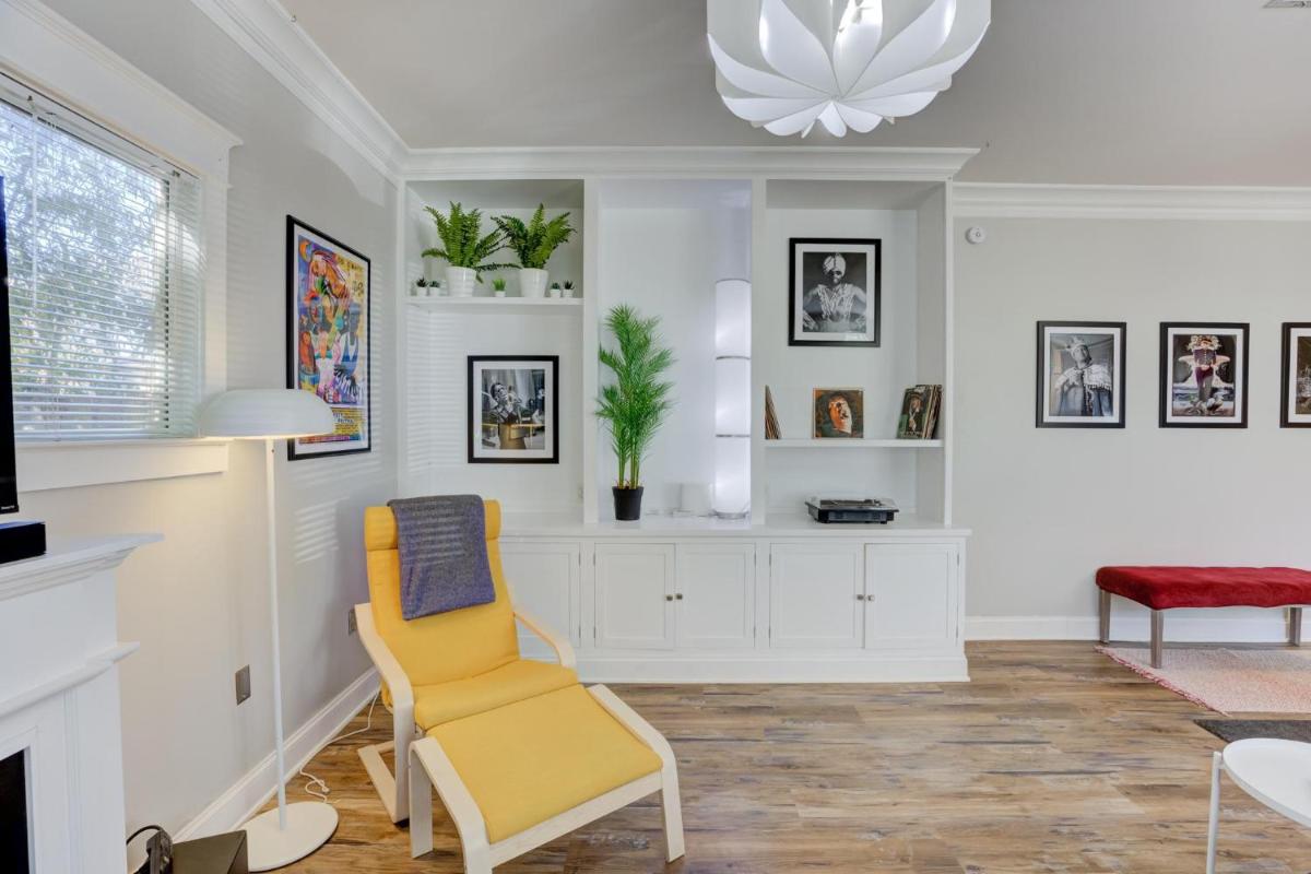 Hip and Spacious Midtown Cottage near Beale Street - Housity