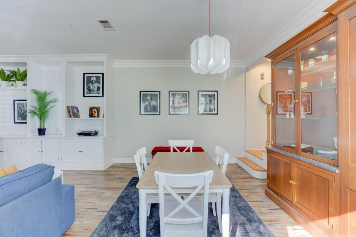 Hip and Spacious Midtown Cottage near Beale Street - Housity