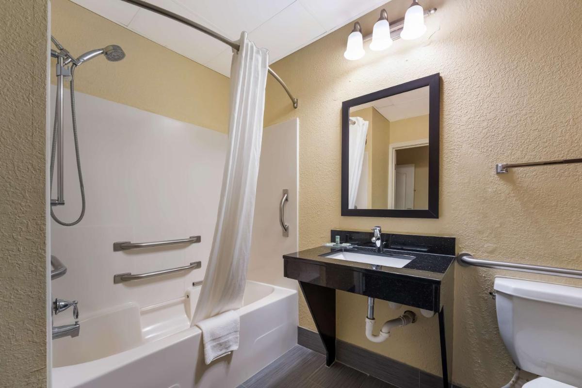 Best Western Bradbury Inn & Suites - Housity