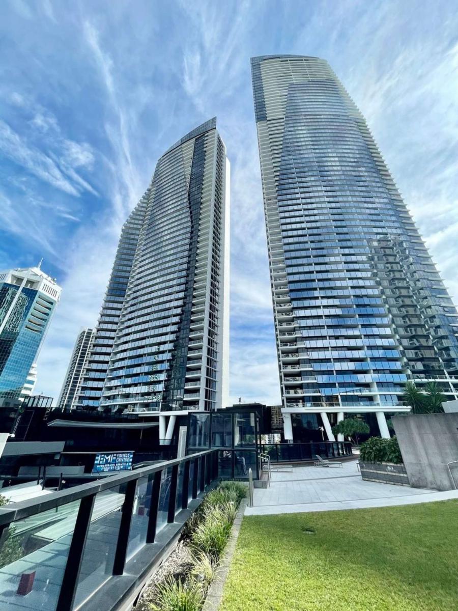 Circle on Cavill FREE parking - Housity