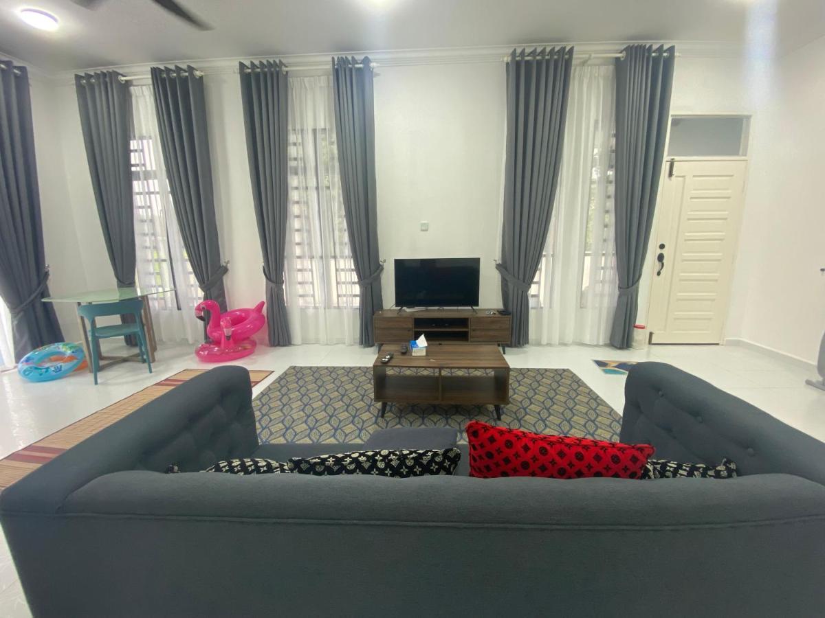 Padang Tengah Homestay with Private Pool-A - Housity
