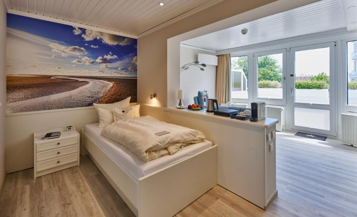 Ein Bett oder Betten in einem Zimmer der Unterkunft Badhotel Sternhagen