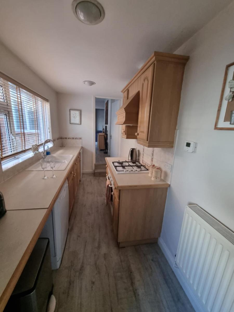 Cottage 5 minutes walk to river and town centre - Housity