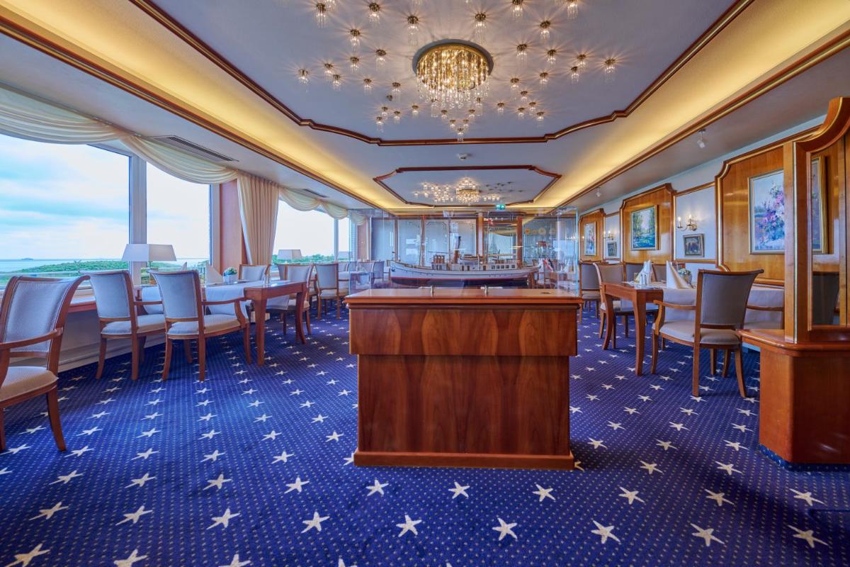 Ein Restaurant oder anderes Speiselokal in der Unterkunft Badhotel Sternhagen