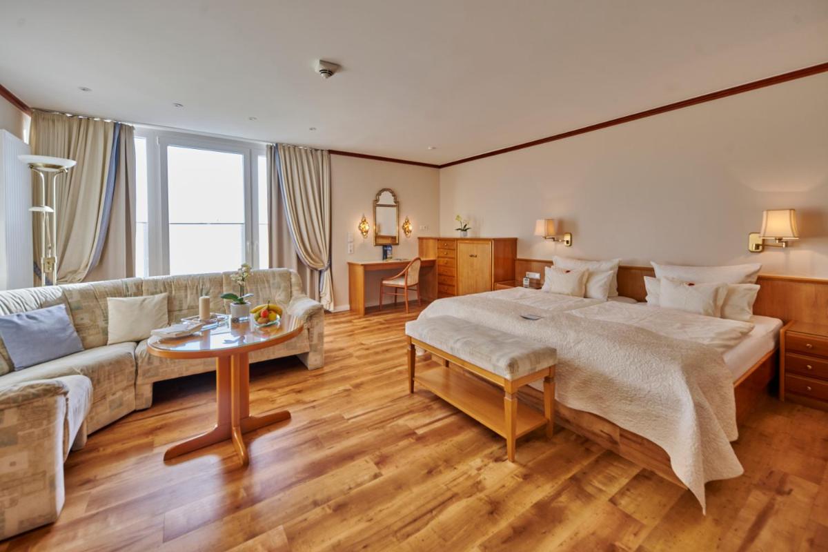 Ein Bett oder Betten in einem Zimmer der Unterkunft Badhotel Sternhagen