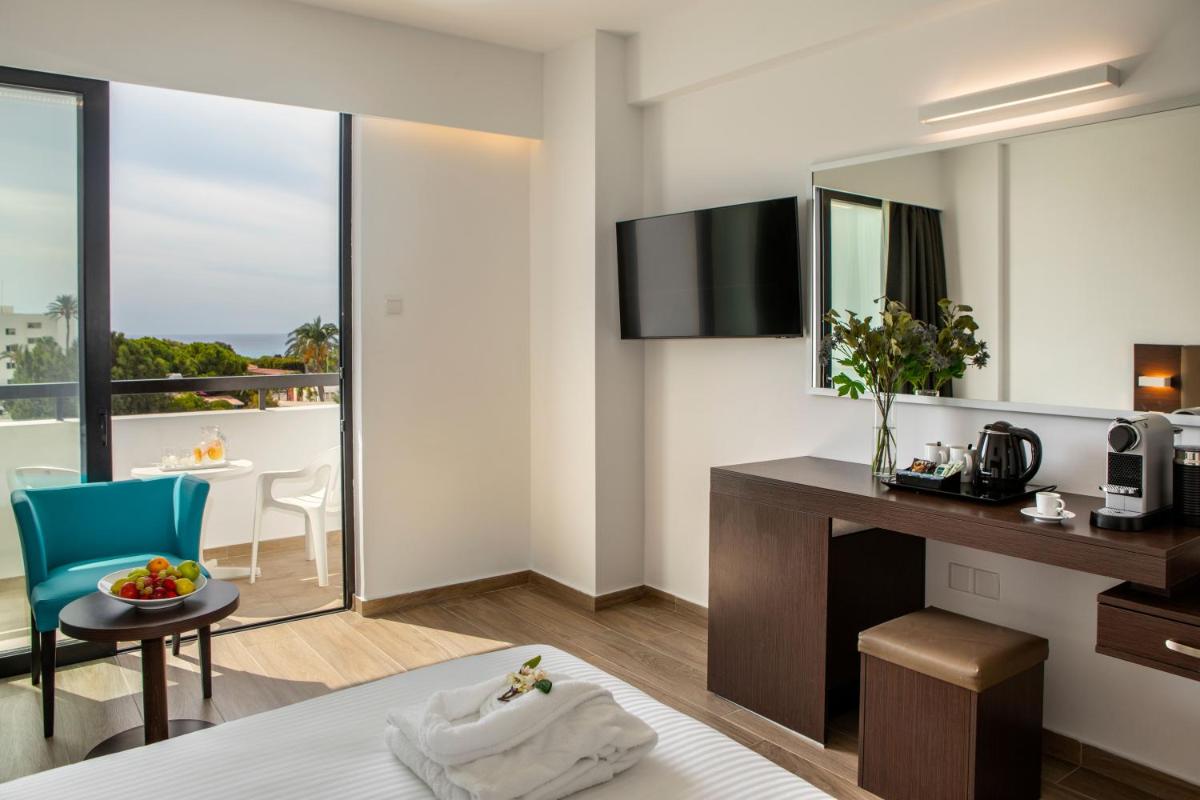 Christofinia Hotel - Housity