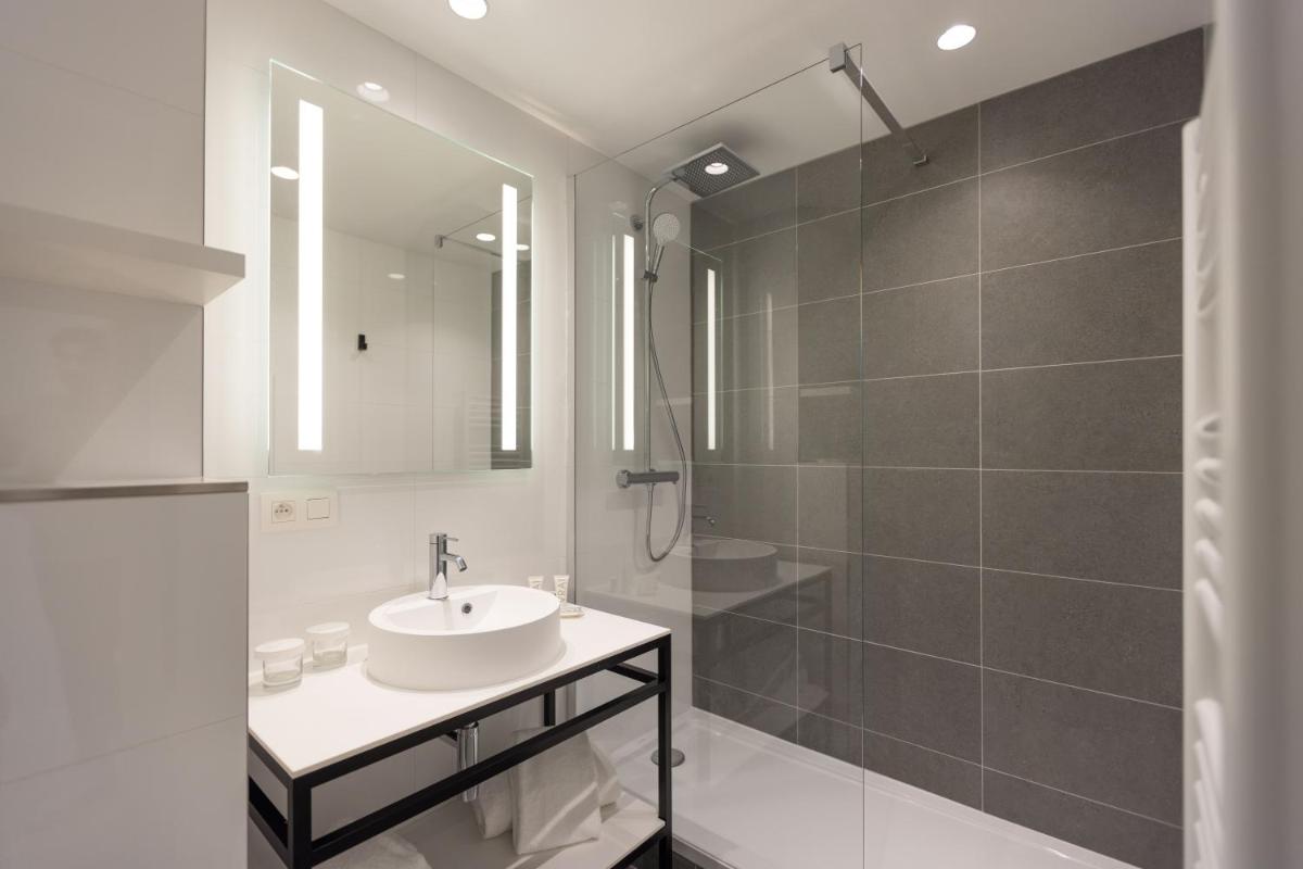 Salle de bains dans l'établissement Hôtel Riva Art & Spa