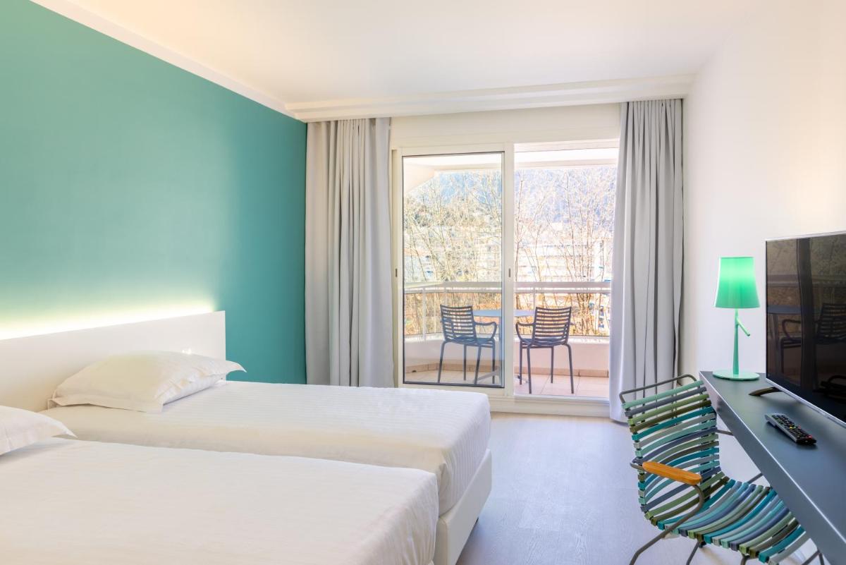Télévision ou salle de divertissement dans l'établissement Hôtel Riva Art & Spa