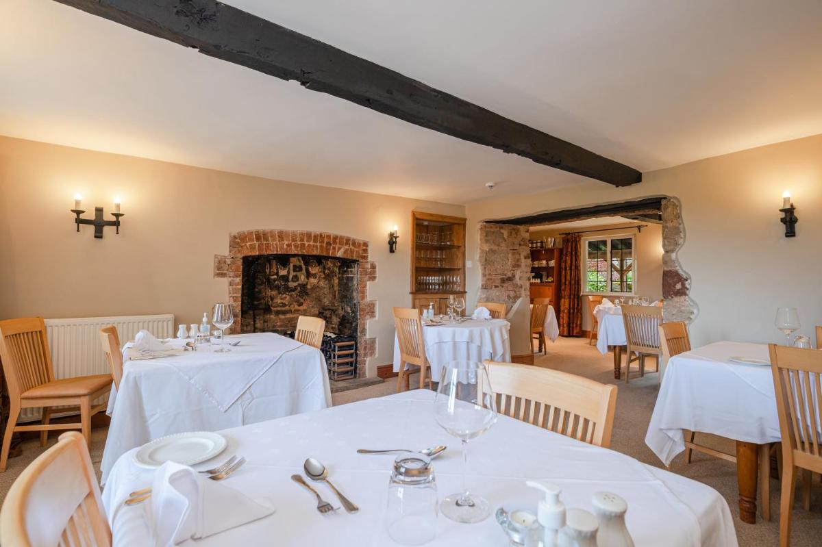 Castle Of Comfort Hotel - Housity