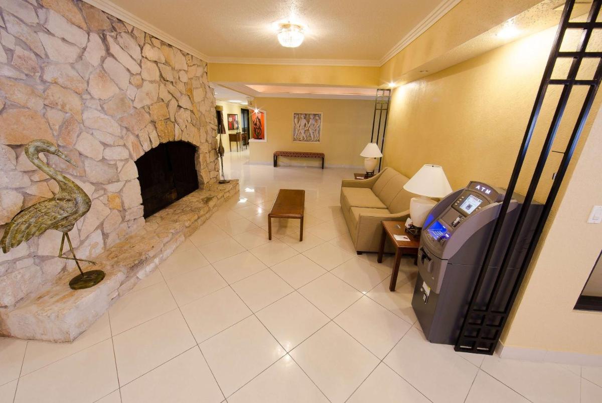 Ramada by Wyndham Houston Intercontinental Airport East - Housity