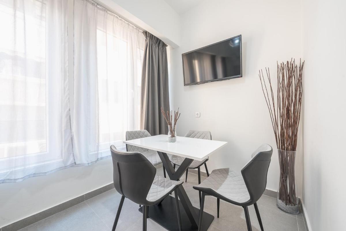 Iguana Gold Luxury Suites 2 ( 1 min from Ermou street) - Housity