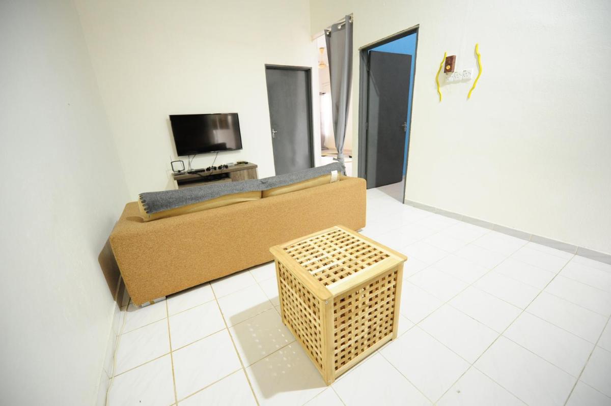 Roomstay Rumah Pintu Kuning - Housity
