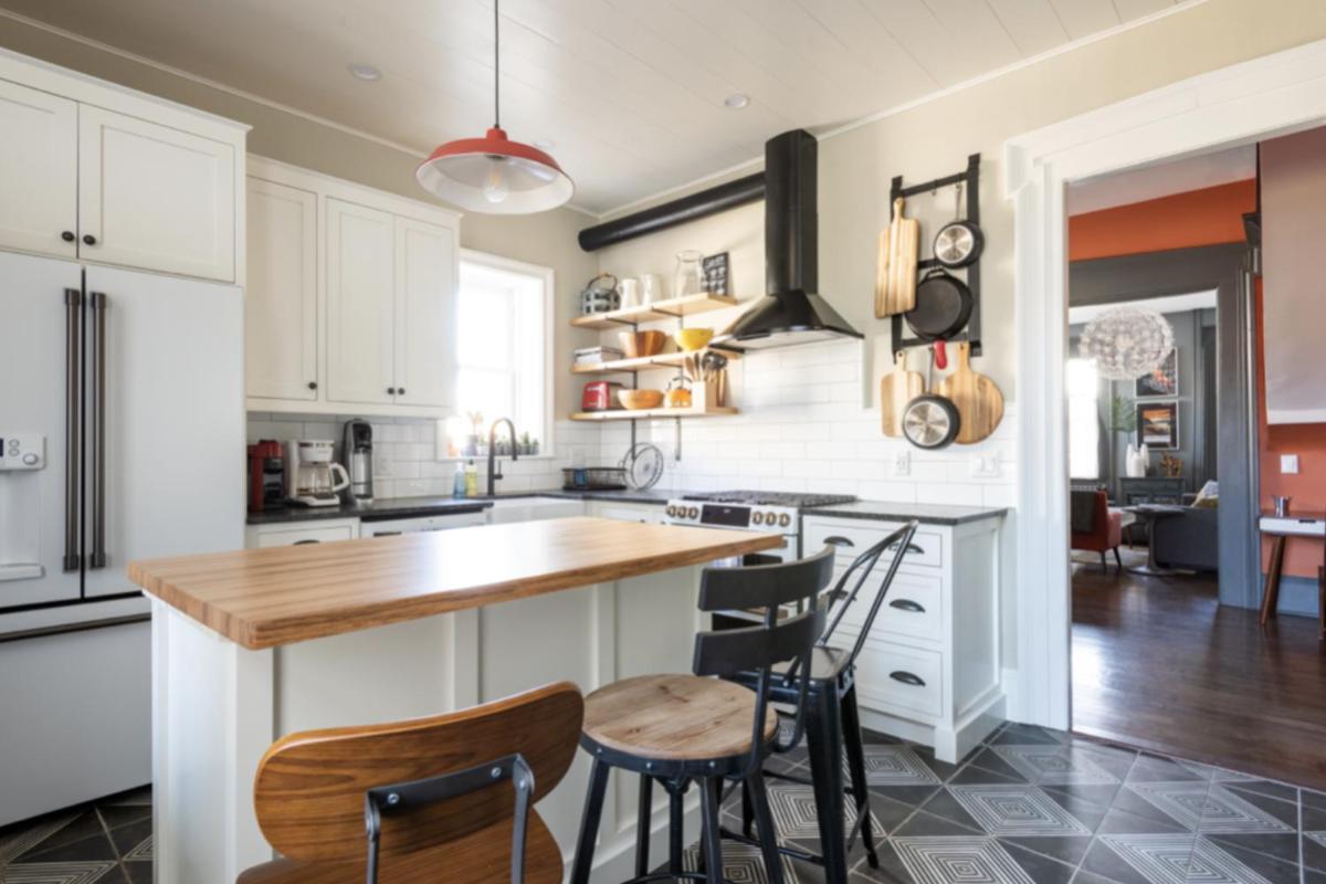 Hudson Valley Retreat in Downtown Hudson, NY - Sleeps 16-20 - Housity