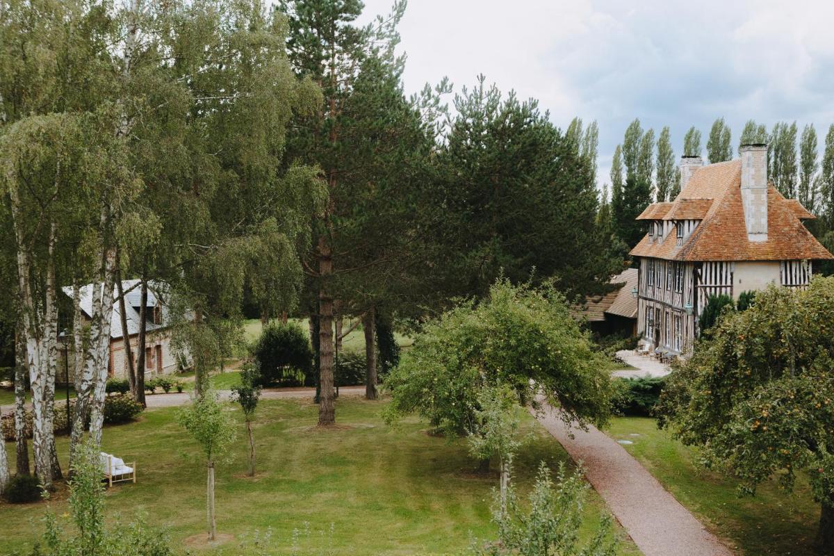 Jardin de l'établissement Les Manoirs des Portes de Deauville - Small Luxury Hotel Of The World