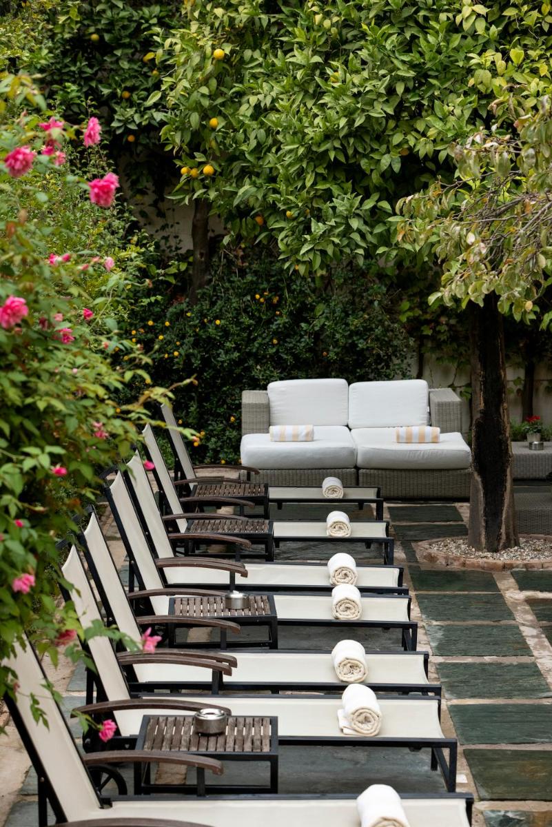 Jardín al aire libre en Hospes Palacio del Bailio, a Member of Design Hotels
