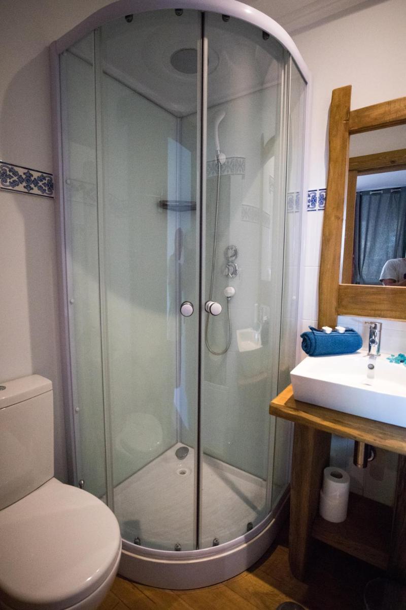 Modern & Recycled Guest House - Housity