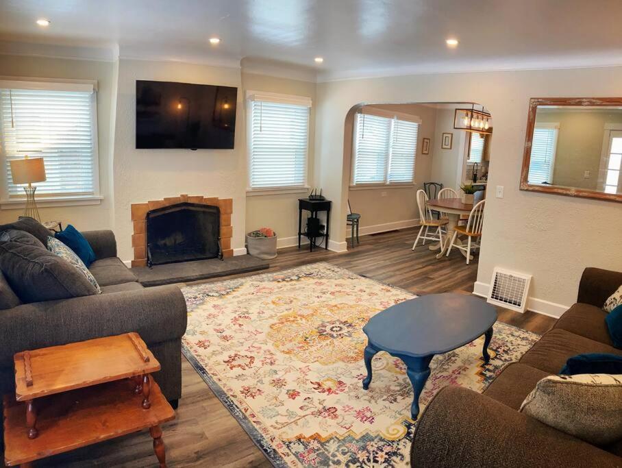 Centrally located, family and furry friendly fun! - Housity