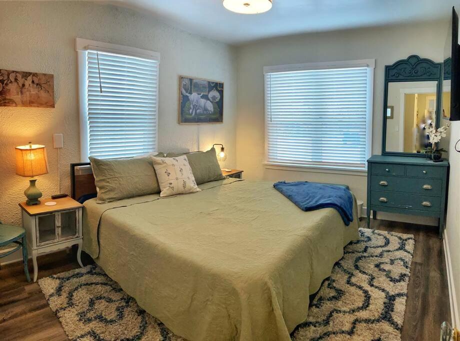 Centrally located, family and furry friendly fun! - Housity