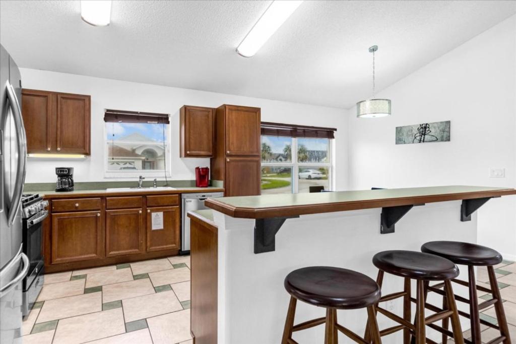 5 Bedrooms-4 Bathrooms- Indian Creek 8073 Sd - Housity