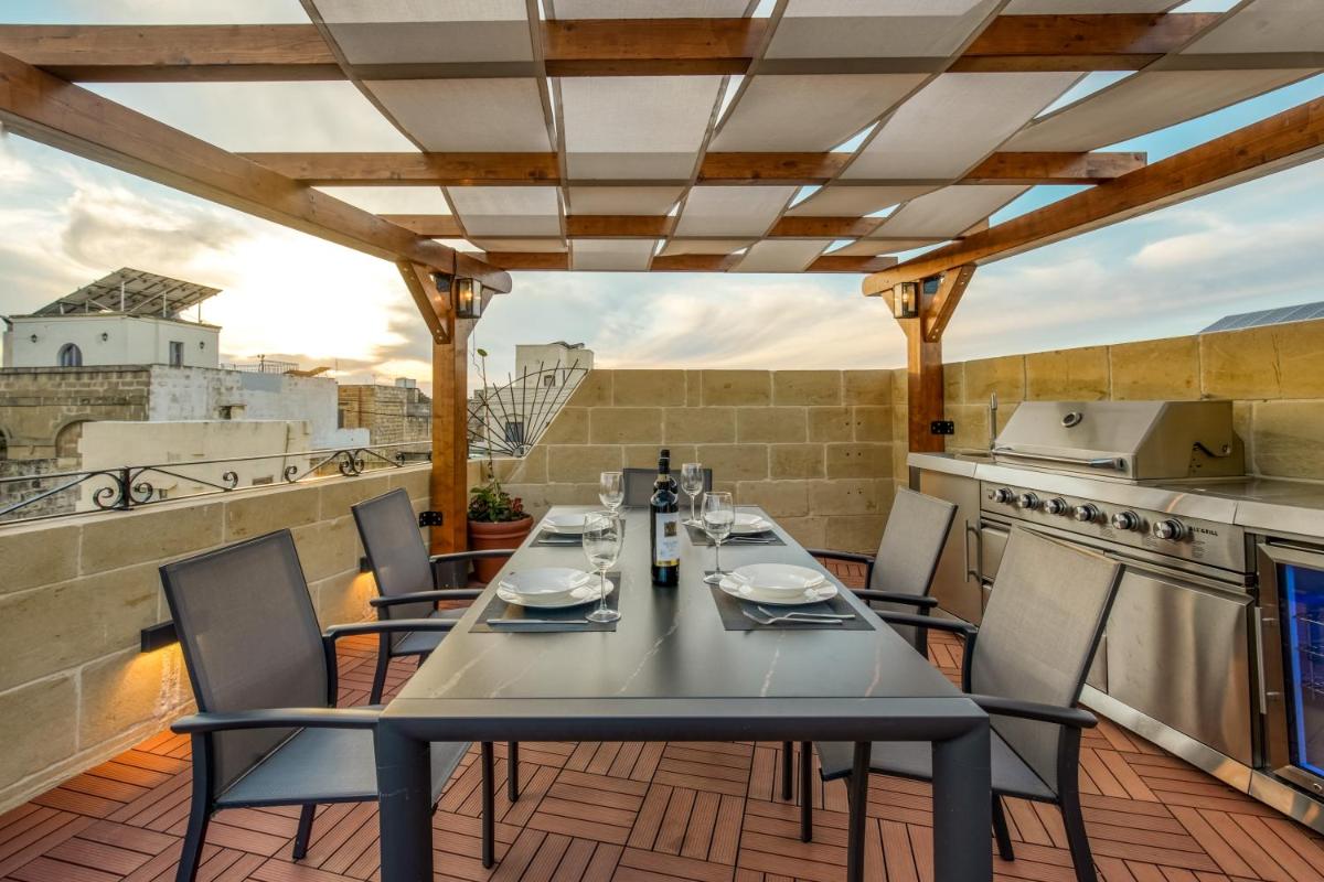 Narcisa - Luxury 3BR Traditional House with Pool, Cinema & Hot Tub - Housity