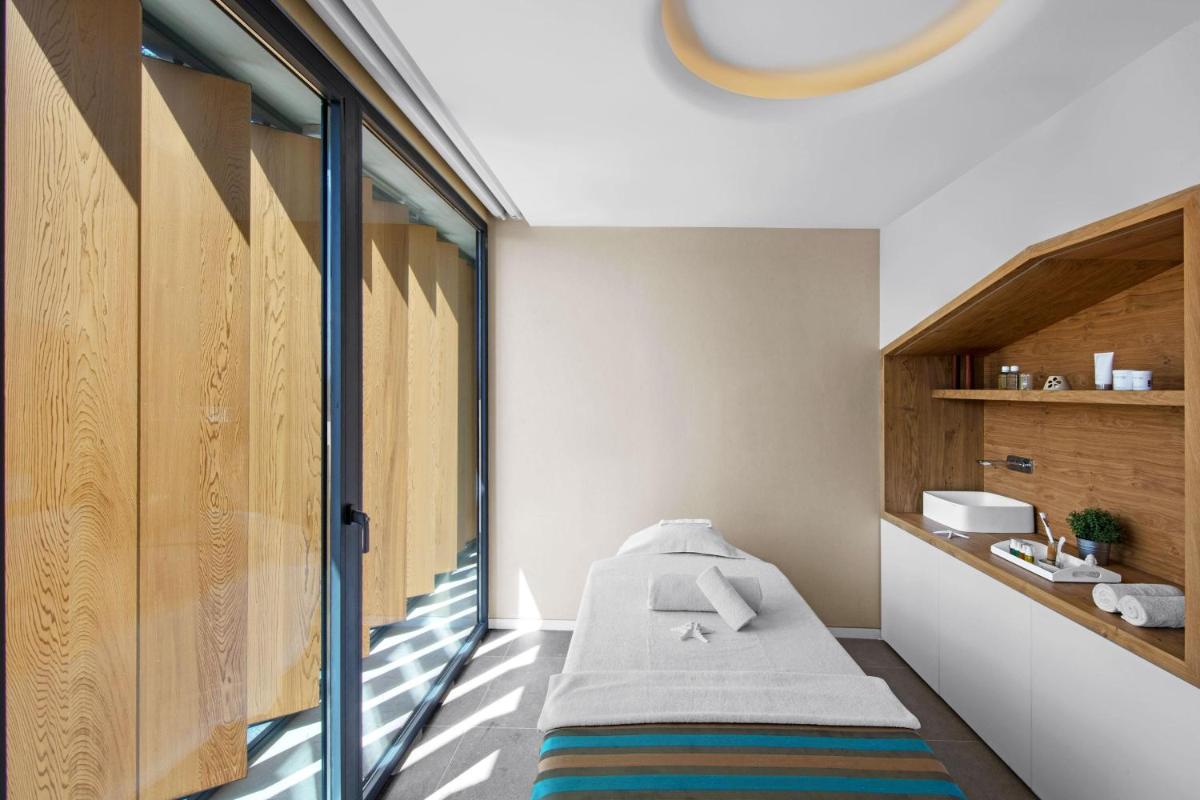 Cama o camas de una habitación en Castillo Hotel Son Vida, a Luxury Collection Hotel, Mallorca