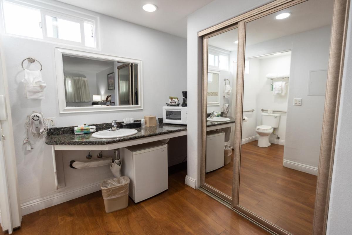 King Frederik Inn - Housity