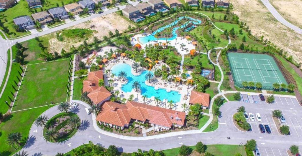 5 Bedroom- 3 Bathroom Solterra 7585 Os - Housity
