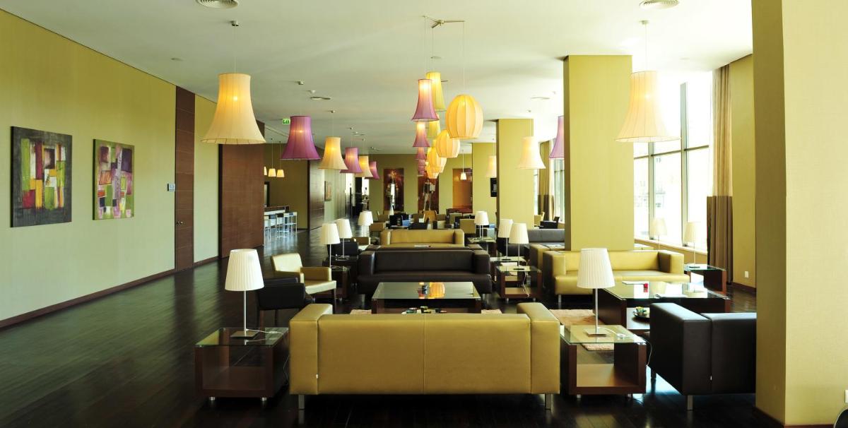 Um restaurante ou outro lugar para comer em Vila Gale Coimbra