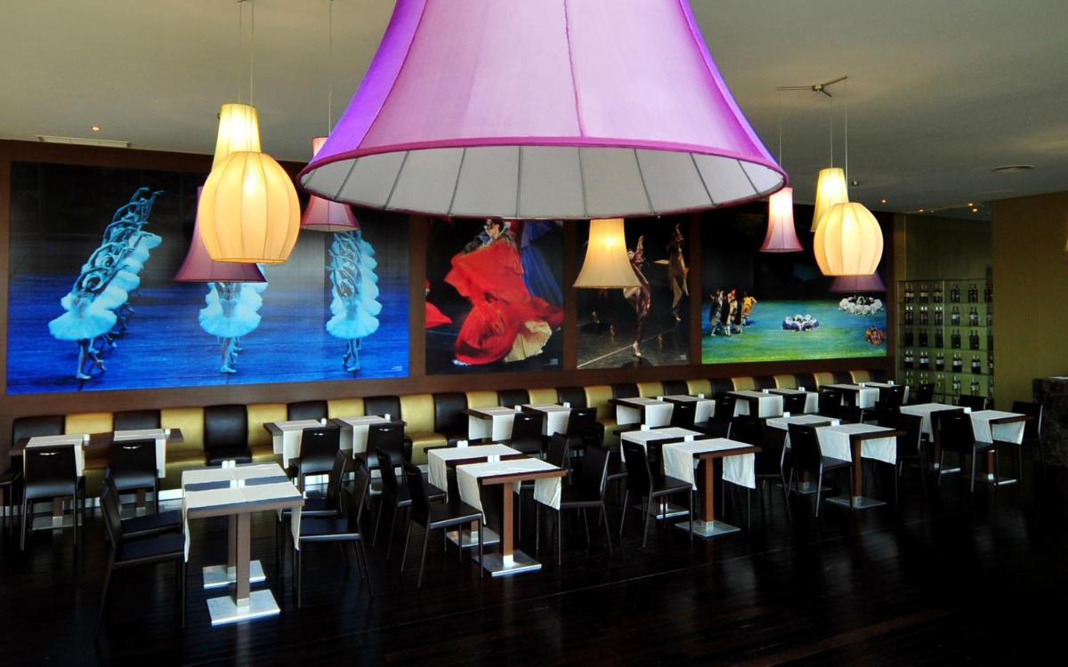 Um restaurante ou outro lugar para comer em Vila Gale Coimbra