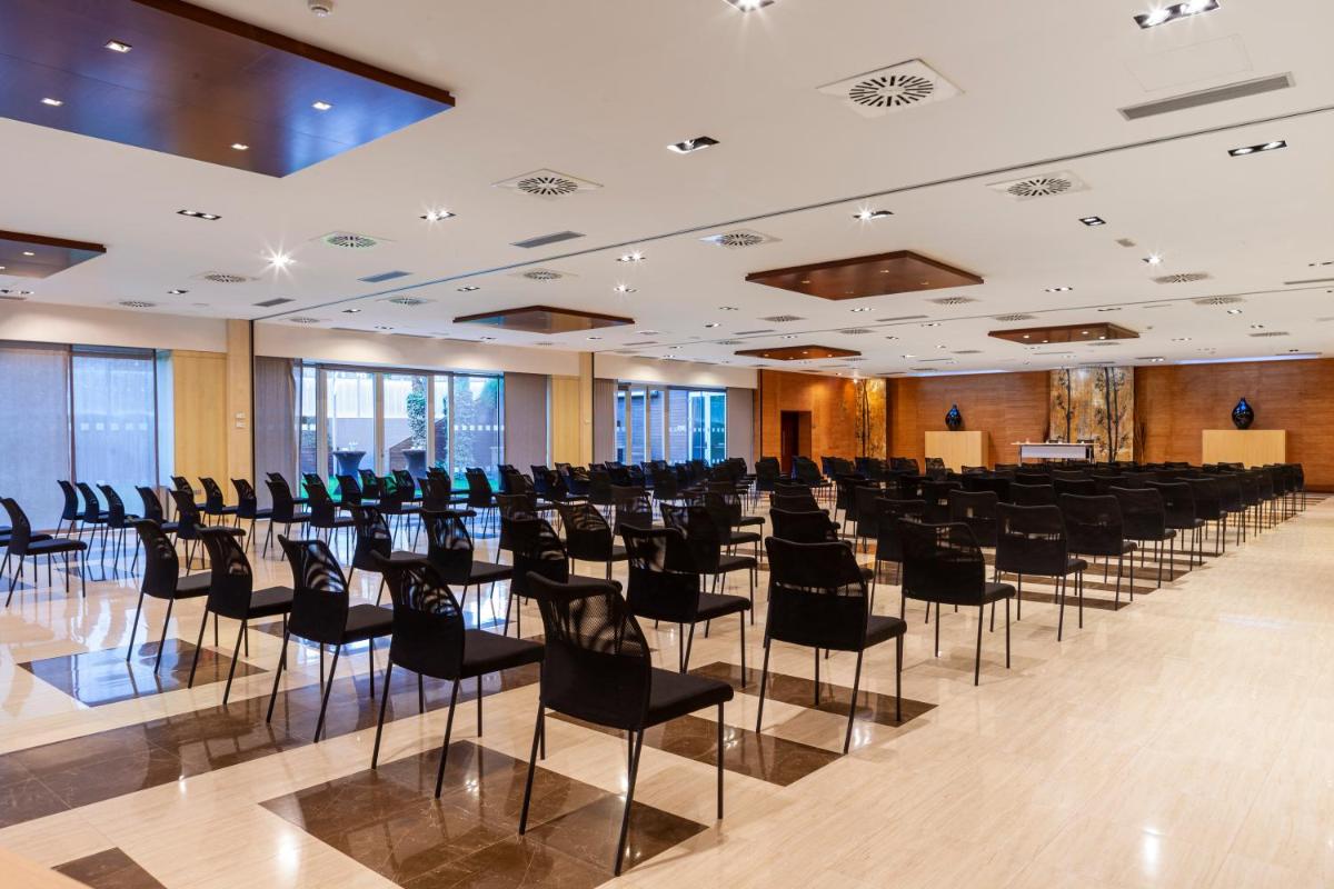 Zona business o sala de conferencias en Hotel Macià Real De La Alhambra