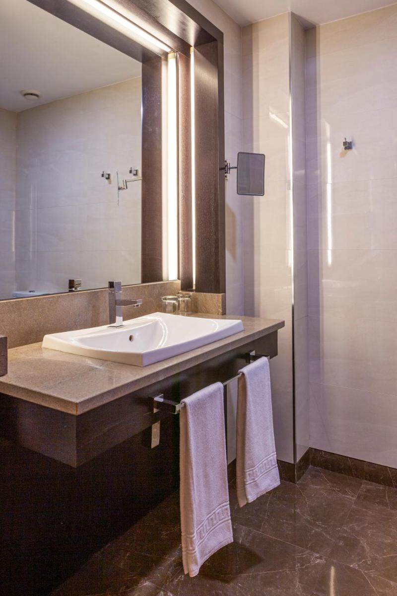 Un baño de Hotel Macià Real De La Alhambra