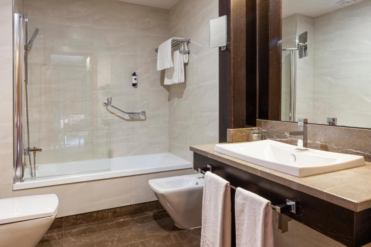 Un baño de Hotel Macià Real De La Alhambra