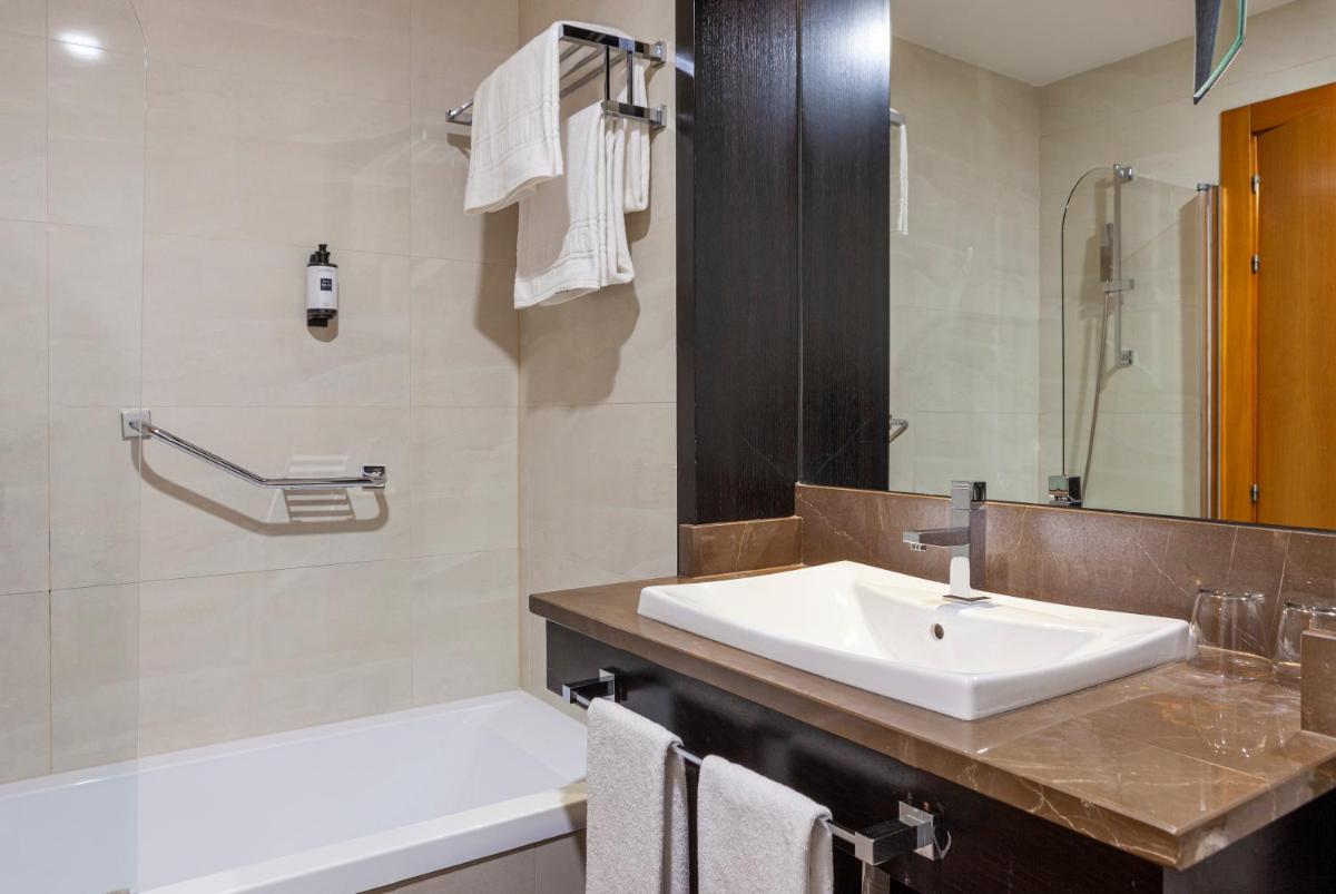 Un baño de Hotel Macià Real De La Alhambra