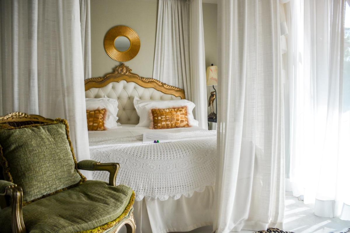 Uma cama ou camas num quarto em Carmo's Boutique Hotel - Small Luxury Hotels of the World