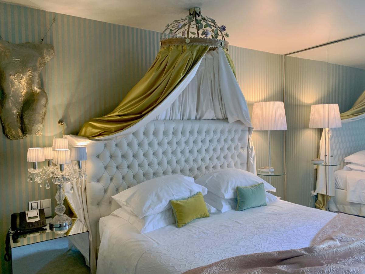 Uma cama ou camas num quarto em Carmo's Boutique Hotel - Small Luxury Hotels of the World