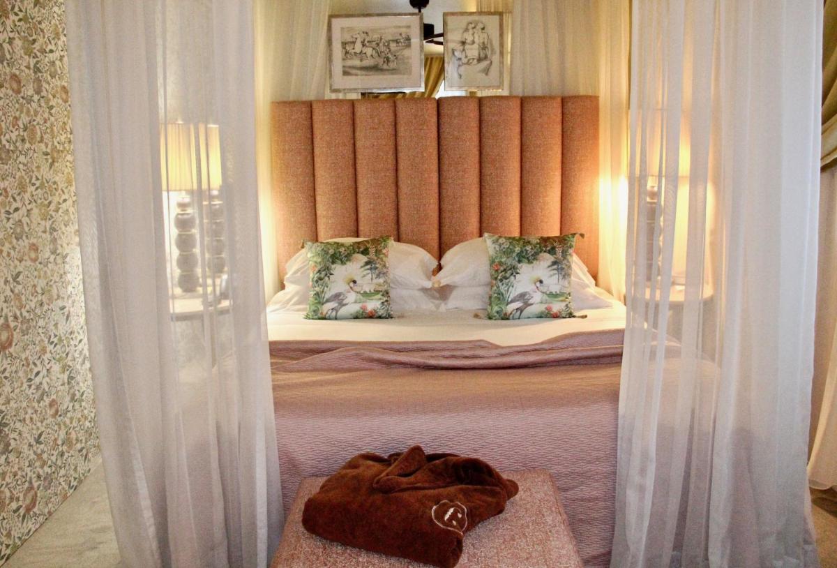 Uma cama ou camas num quarto em Carmo's Boutique Hotel - Small Luxury Hotels of the World
