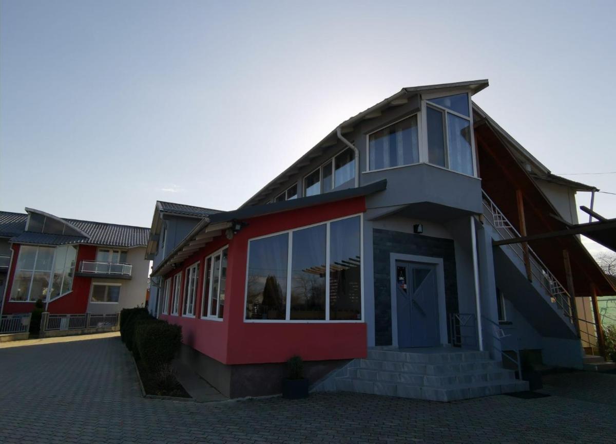 Pensiunea Evelyn - Housity