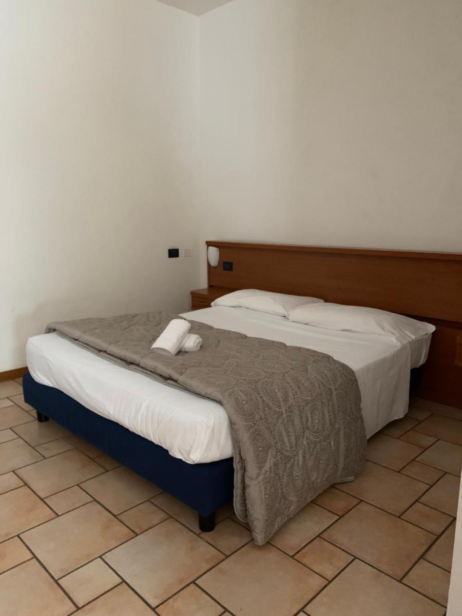Hotel Lory Ficarolo - Housity