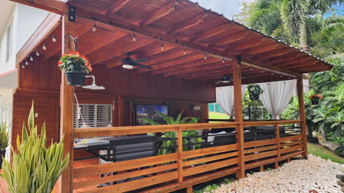 Palm's Luxury Suite with Private Jacuzzi - Housity