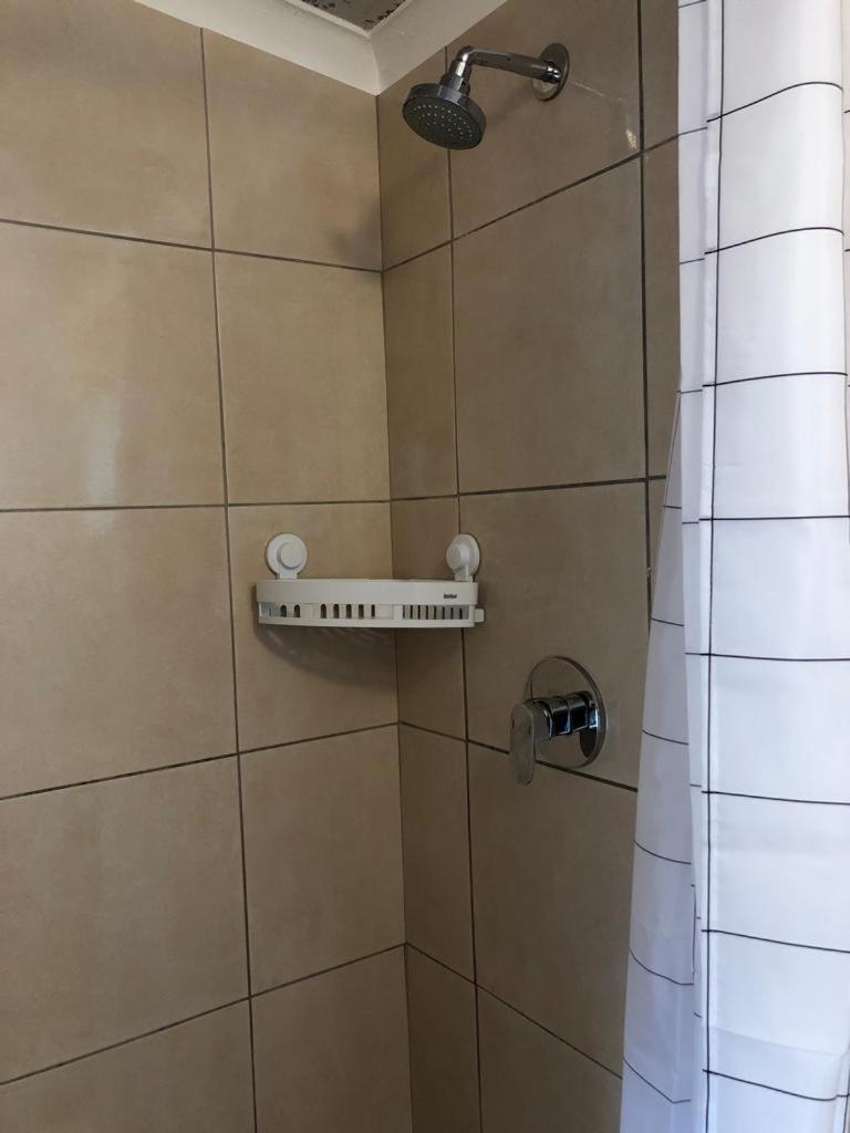 Caleb's Guest House - Housity