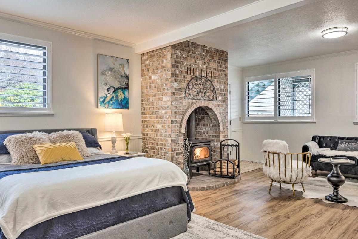 19 Mi to Seattle Port Orchard Studio with Views - Housity