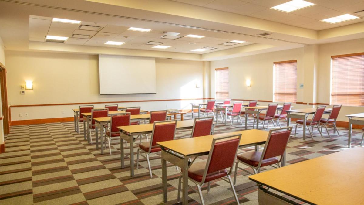 Holiday Inn Express Columbus Airport Easton - Housity